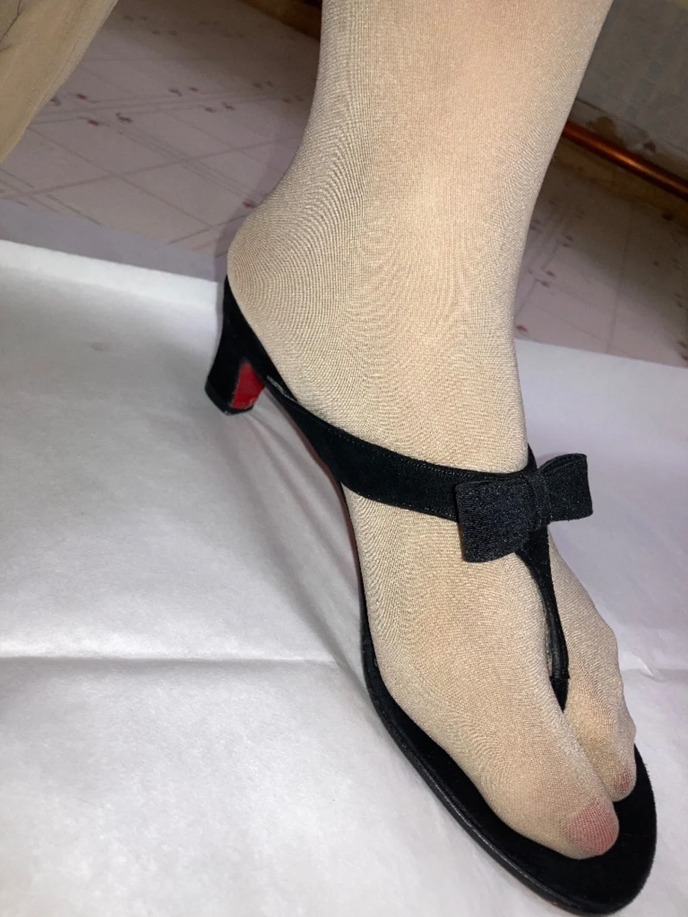 Christian Louboutin S6 Black Suede Kitten Heel Thong Sandals w bow